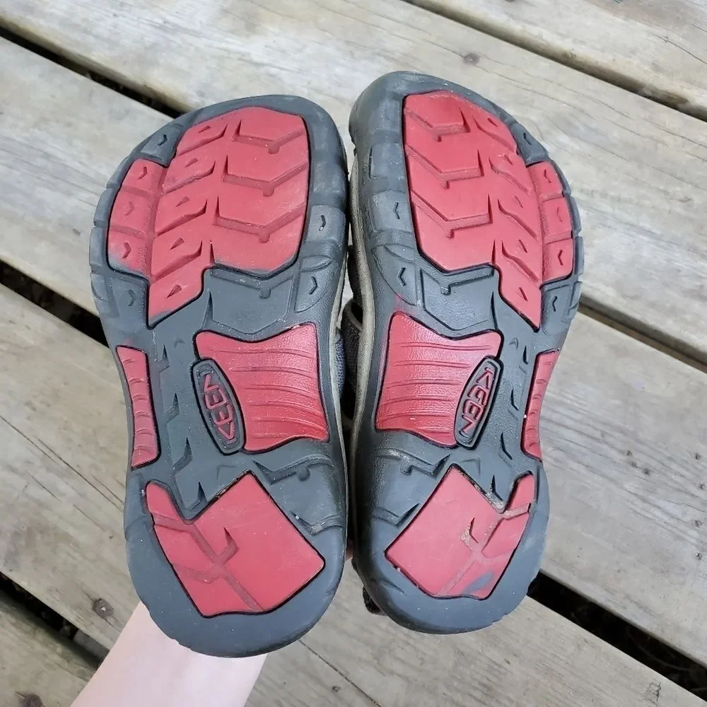 Keen Youth Newport H2 Gray Red Nylon Washable Water Sandal Big‎ Kids 2